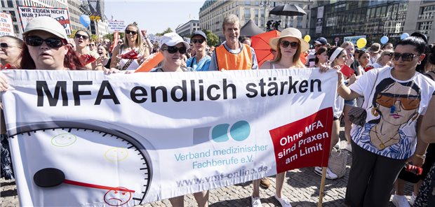 Tarifverhandlung: MFA erhöhen Druck auf Ärzteseite Ein MFA-Streik.