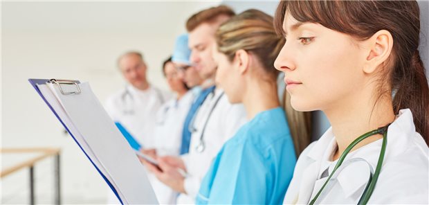 Im vergangenen Jahr haben sich in Nordrhein knapp 600 Ärztinnen und Ärzte in der Weiterbildung Allgemeinmedizin befunden.