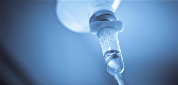 Infusion bei Chemotherapie: Innovative Wirkstoffe werden häufig bei immer zielgenauer bei Patienten eingesetzt. Das macht die Forschung tendenziell teurer, erläutert BeOne-Deutschland-Geschäftsführer Martin Völkl. 