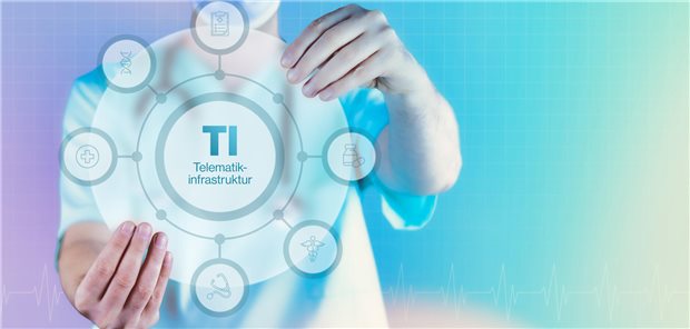 Ein Arzt hält die virtuelle TI in den Händen