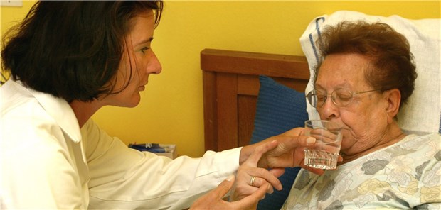 Vollkasko in der Pflege zu bezahlbarem Preis Jeder Handgriff kostet: Bei steigendem Pflegebedarf stößt die gesetzliche Absicherung an Grenzen.
