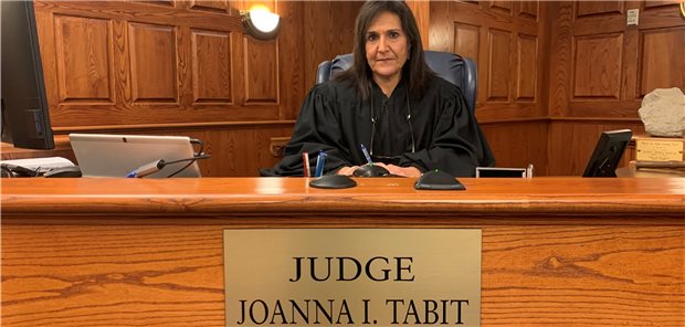 Joanna Tabit, Richterin in Charleston im US-Bundesstaat West Virginia, erlebt täglich, wie die Drogen-Krise Familien zerstört: „Wir haben Urgroßeltern, die Kleinkinder aufziehen. Es ist tragisch.“