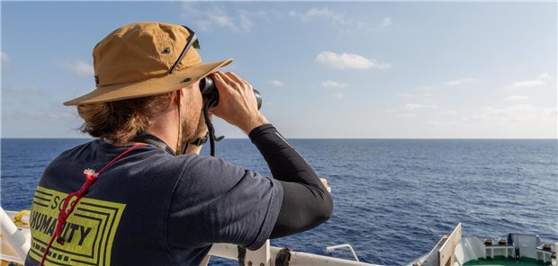 Jörg Schmid beim Look-out auf der Humanity 1.