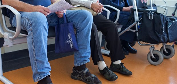 13 Millionen Behandlungsfälle in Klinikambulanzen – neuer Rekord Kann länger dauern: In Klinikambulanzen ist üblicherweise Geduld gefragt.