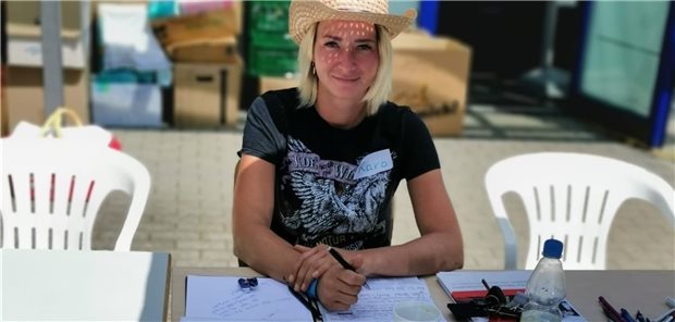 Karolin Klawes koordiniert die Einsätze hilfswilliger Krankenschwestern und Ärzte in den überfluteten Gebieten.