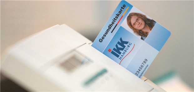 Gesundheitskarte in Lesegerät