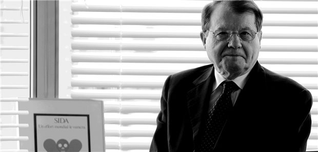 Kurz nach der Verleihung des Nobelpreises: Luc Montagnier 2009 in seinem Pariser Büro.