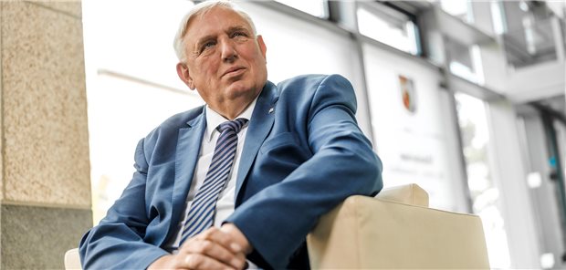 NRW-Gesundheitsminister Laumann: „Pflege muss auf Augenhöhe mit der Ärzteschaft agieren“ Porträt-Bild von Karl-Josef-Laumann