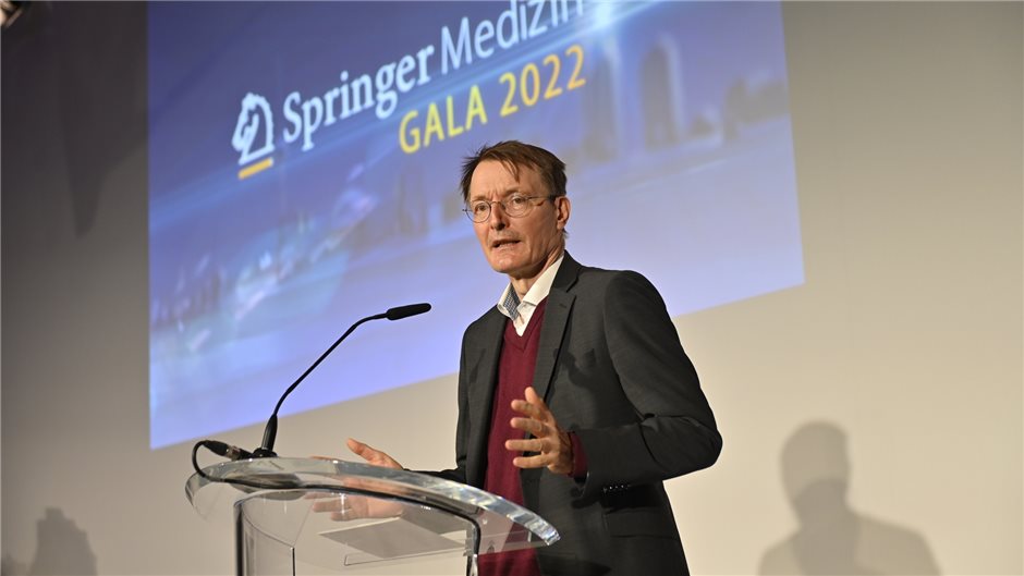 Lauterbach lobte nicht nur das Ehrenamt, das "in seiner Bedeutung unterschätzt" ...