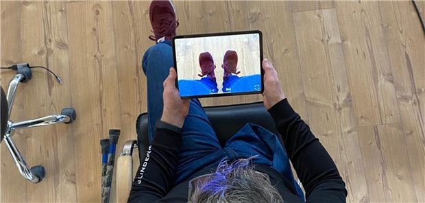 Leiden Patienten nach einer Amputation unter Phantomschmerzen, kann eine Spiegeltherapie weiterhelfen, teilt das Universitätsklinikum Jena mit.