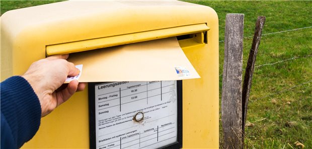 Portopauschale jetzt auch bei Überweisungsversand nach Videosprechstunde Manchmal muss es eben doch noch analog sein.