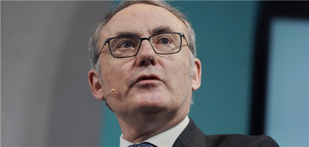 BARMER kritisiert Impflücke gegen Herpes zoster als „inakzeptabel“ Mit dem Arzneimittelreport werden für Deutschland erstmals „Real-Life“-Daten zur Wirksamkeit der Impfung gegen Herpes zoster vorgestellt: BARMER-Vorstandschef Professor Christoph Straub.