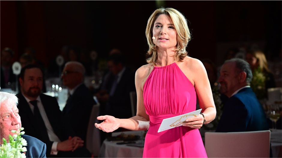 Moderatorin Yve Fehring begrüßt die Gäste.