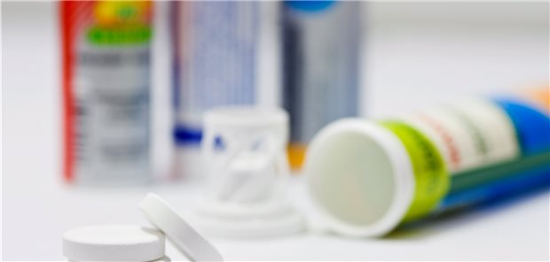 Vorsicht mit Kräutern und Supplementen bei Chemotherapien! Multivitaminpräparate: Sie werden häufig zusätzlich zu den Krebsmedikamenten eingenommen.