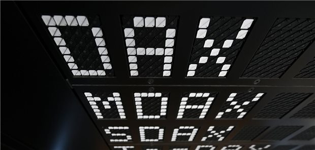 Nicht nur Unternehmen im Dax, sondern auch Nebenwerte können für Anleger interessant sein, zum Beispiel, weil sie stärker von einer anziehenden Binnenkonjunktur profitieren könnten. Darauf verwies im „apoTalk digital“ der Chief Investment Officer der Bank Reinhard Pfingsten. International breit gestreute Investments seien der beste Schutz vor Wertverlust und böten die größten Chancen für eine langfristige Wertsteigerung.