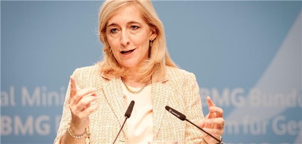 Gesundheitsministerin Warken vielen Ärzten noch nicht als Macherin aufgefallen Nina Warken, hier bei der Landesvertreterversammlung der CDU Baden-Württemberg, ist seit Anfang Mai Bundesministerin für Gesundheit.