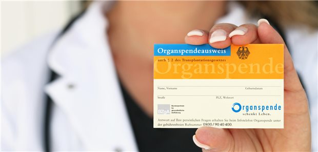 Noch immer setzen sich zu wenige Menschen mit dem Thema Organspende auseinander. Das Beratungsgespräch in den hausärztlichen Praxen soll ein Hebel sein, um dies zu ändern.