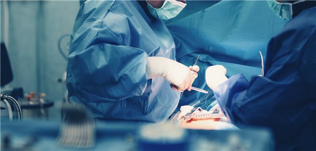 Leitplanken für den Weg zu mehr Patientensicherheit Operation im Krankenhaus: Gesundheitsziele sollen dort eine Lern- und Feedback-Kultur stärken, so dass Kooperation ein integraler Baustein der Sicherheitskultur wird.