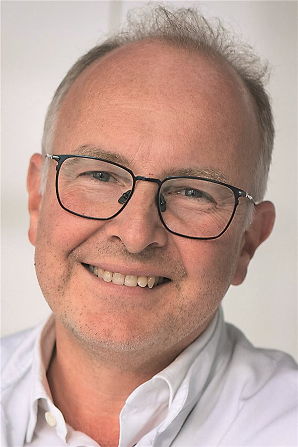 PD Dr. Christian Gilfrich ist Chefarzt der Klinik für Urologie am Klinikum St.Elisabeth Straubing und Mitgliedim QSR-Expertenpanel Urologielt.