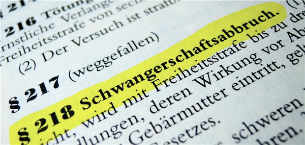 Paragraf 218 gehört abgeschafft - darin waren sich die Ärztinnen und Ärzte auf dem Deutsche Ärztetag gebietsübergreifend einig.
