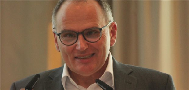 KV-Wahl – kein Thema? KV Baden-Württemberg geht niedriger Beteiligung nach Dr. Klaus Spachmann am Rednerpult.