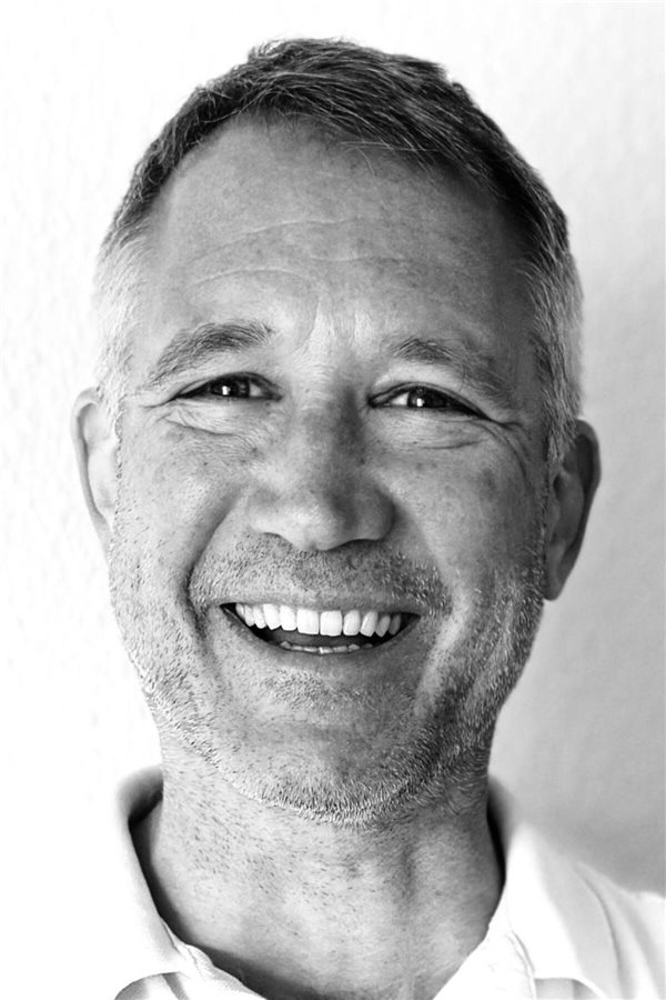 Prof. Christopher Niedhart ist Orthopäde, Unfallchirurg und Osteologe. Als Sachverständiger beim G-BA war er an der Entwicklung des DMP Osteoporose beteiligt. Außerdem ist er Präsident der Orthopädischen Gesellschaft für Osteologie e.V. (OGO). privat