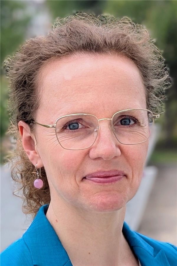 Warum eine verpflichtende Pflege-Zusatzversicherung sinnvoll ist Professor Dr. Christine Arentz