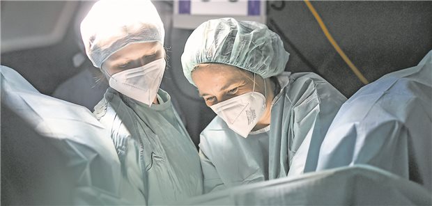  Professorin Dr. Mandy Mangler am Auguste-Viktoria Chefärztin der Klinik für Gynäkologie und Geburtsmedizin. 