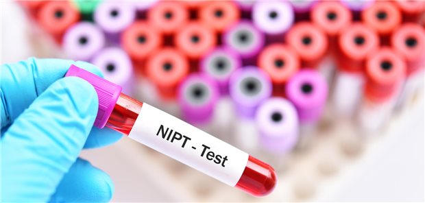 Seit vielen Jahren werden nicht-invasive Pränataltests angeboten, seit Juli 2022 sind einige von ihnen GKV-Leistung.