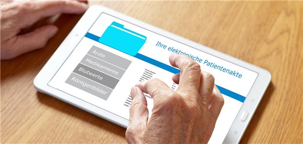 Praxen erhalten mehr Freiraum beim Einstellen von Dokumenten in die ePA Ein Tablet liegt auf dem Tisch, auf dem Bildschirm ist eine ePA zu sehen.