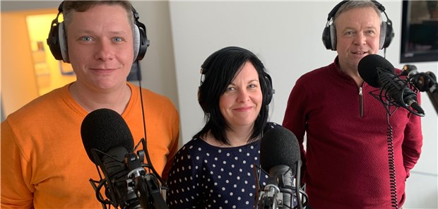 Diese News der Woche sind für Ärzte wichtig Sie haben die Nachrichten der Woche analysiert (v.l.): Nachrichtenchef Denis Nößler sowie Anne Bäurle und Wolfgang Geissel aus dem Medizin-Ressort der „Ärzte Zeitung“.