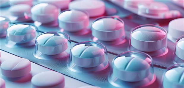 Weiße Tabletten in einem Blister.