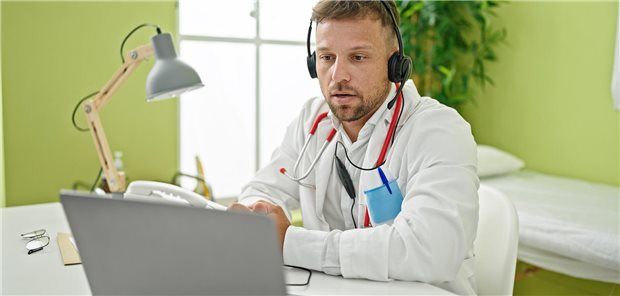 Telekonsile werden in der HIV-Versorgung immer wichtiger werden. (Motiv mit Fotomodell) 