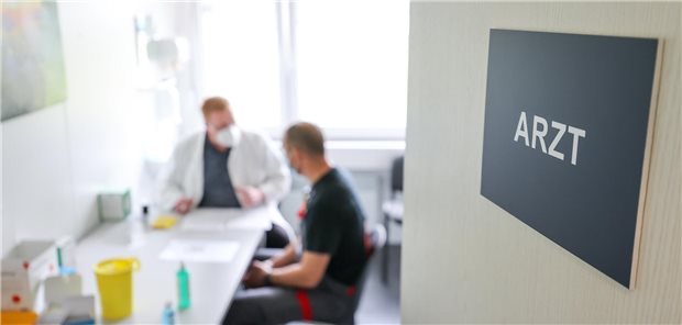 Ungenutzte Kompetenz in der ambulanten Versorgung? Blick in eine betriebsärztliche Dienststelle.