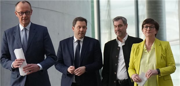 Union und SPD wollen das Gesundheitswesen umkrempeln. Den gemeinsamen Weg wollen CDU-Vorsitzender Friedrich Merz (v.l.), SPD-Vorsitzender Lars Klingbeil, CSU-Vorsitzender Markus Söder und SPD-Bundesvorsitzende Saskia Esken gehen.