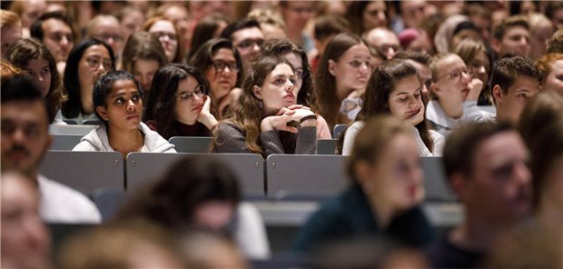 Analyse: Zu wenige Medizinstudienplätze gegen den Ärztemangel Volle Hörsäle: Ein Platz im Medizinstudium ist besonder schwer zu erreichen.