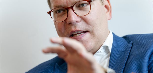 Vorstoß für Basistarif in der GKV: Gesundheits-Staatssekretär Tino Sorge (CDU).