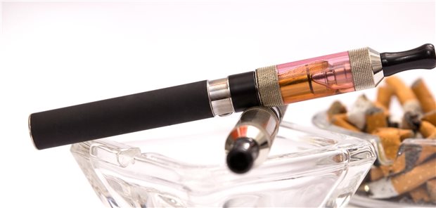 Weder den Griff zur Tabakzigarette noch zu Vapes oder anderen Rauchalternativen – so hätte es die WHO gerne. In der Realität sieht  es derweil anders aus. E-Dampf, Tabakerhitzer und Nikotinbeutel erfreuen sich einer immer größeren Beliebtheit. 