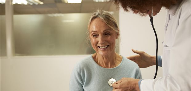 Wer schnell einen Hausarzttermin auf der Insel bekommt, kann sich glücklich schätzen. (Symbolbild mit Fotomodell)