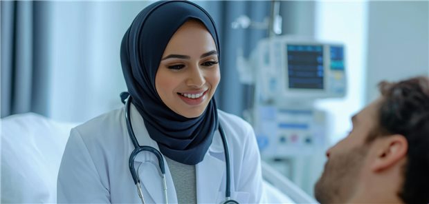 Leitartikel zur Anerkennung ausländischer Examina: Ein gelungener Vorschlag Eine Ärztin mit Kopftuch