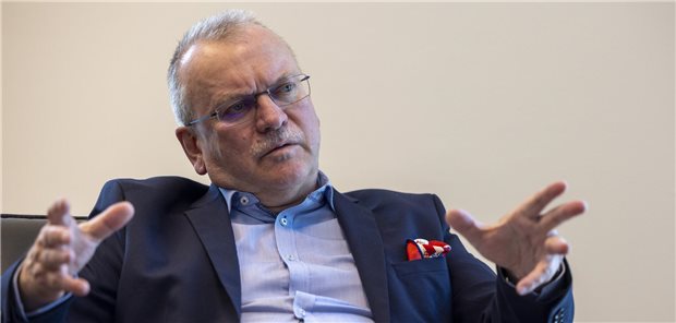 Wie kann die Ärzteschaft Einigkeit demonstrieren und den Ärztetag auch für Botschaften nach außen nutzen? Damit beschäftigt sich Dr. Günther Matheis kurz vor dem Ärztetag in Mainz intensiv. Rheinland-Pfalz ist in diesem Jahr Gastgeber.