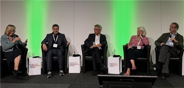 Wo steht unser Gesundheitswesen bei der Digitalisierung? Das diskutierten (v.l.) Ulrike Elsner, Dr. Gottfried Ludewig, Prof. Josef Hecken, Dr. Kirsten Kappert-Gonther mit Ärzte Zeitungs-Moderator Anno Fricke.