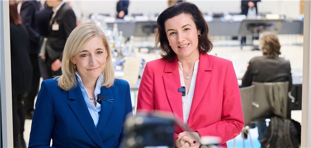 Ministerinnen verzahnen ihre Ressorts beim Kampf gegen Long Covid und ME/CFS Wollen eigene Akzente bei der Erforschung und Bekämpfung von Long Covid und ME/CFS setzen: Bundesgesundheitsministerin Nina Warken (CDU,li.) und Bundesforschungsministerin Dorothee Bär (CSU).