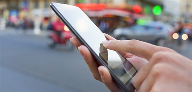 Zeitgleich mit dem Anruf in der Leitstelle werden in immer mehr Regionen auch freiwillige Mobile Erstretter alarmiert. Sie können schneller vor Ort sein als Rettungswagen.