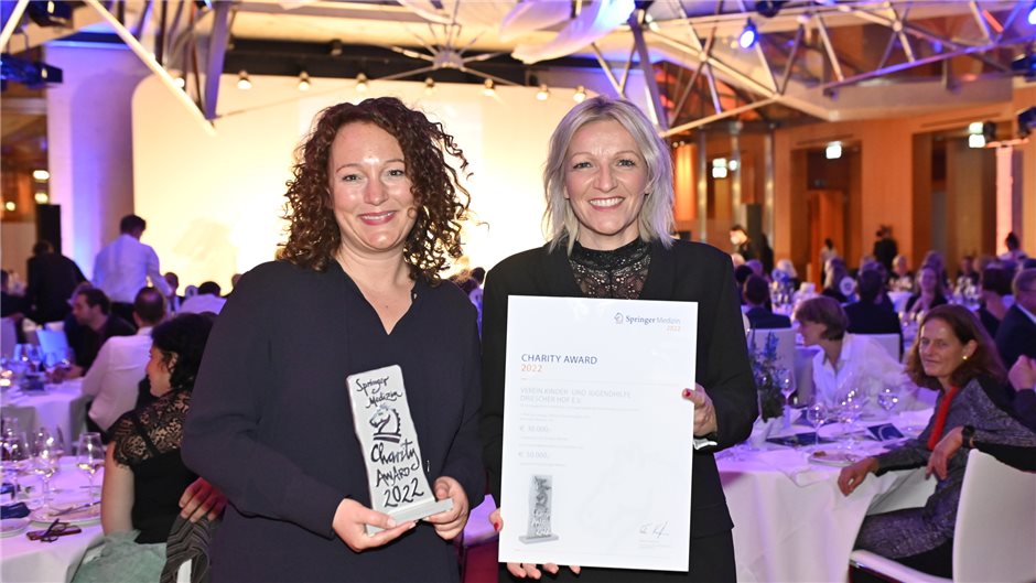 Zwei glückliche Preisträgerinnen ...